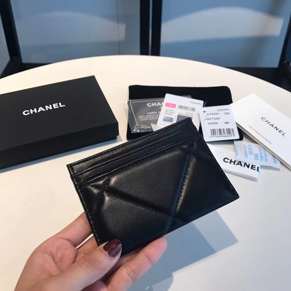 シャネル財布側面デザイン